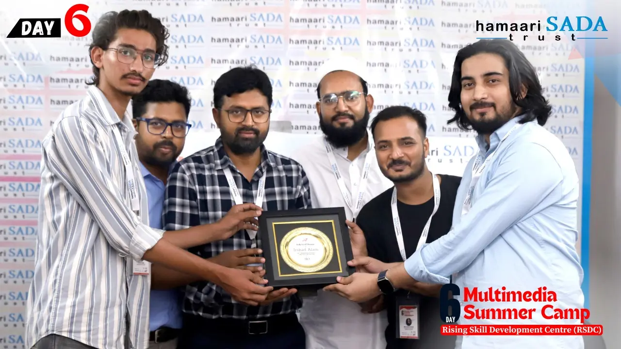 In recognition of his collaborative efforts in mobilizing resources and creating opportunities for student development, SIO Delhi presented an award to Mohd. Irshad Alam for his outstanding contribution toward building students' careers.