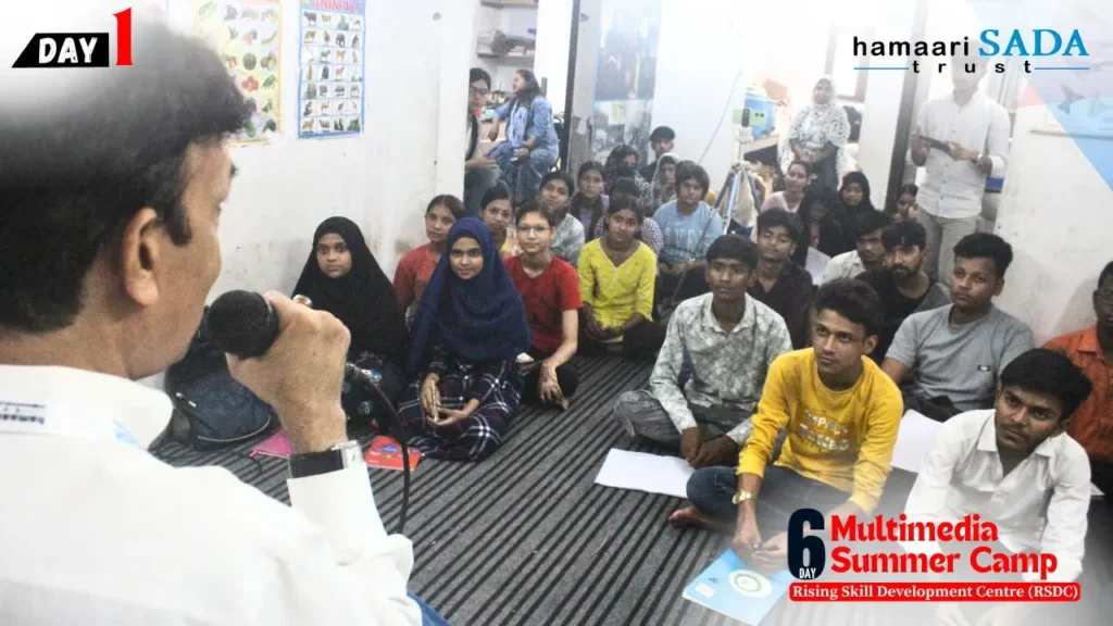 On the first day of the six-day multimedia summer camp of 'Hamaari Sada Trust', famous journalist Athar Saeed shared his experiences with the students. During this, the trust's founder Mohd. Irshad Alam honored him.