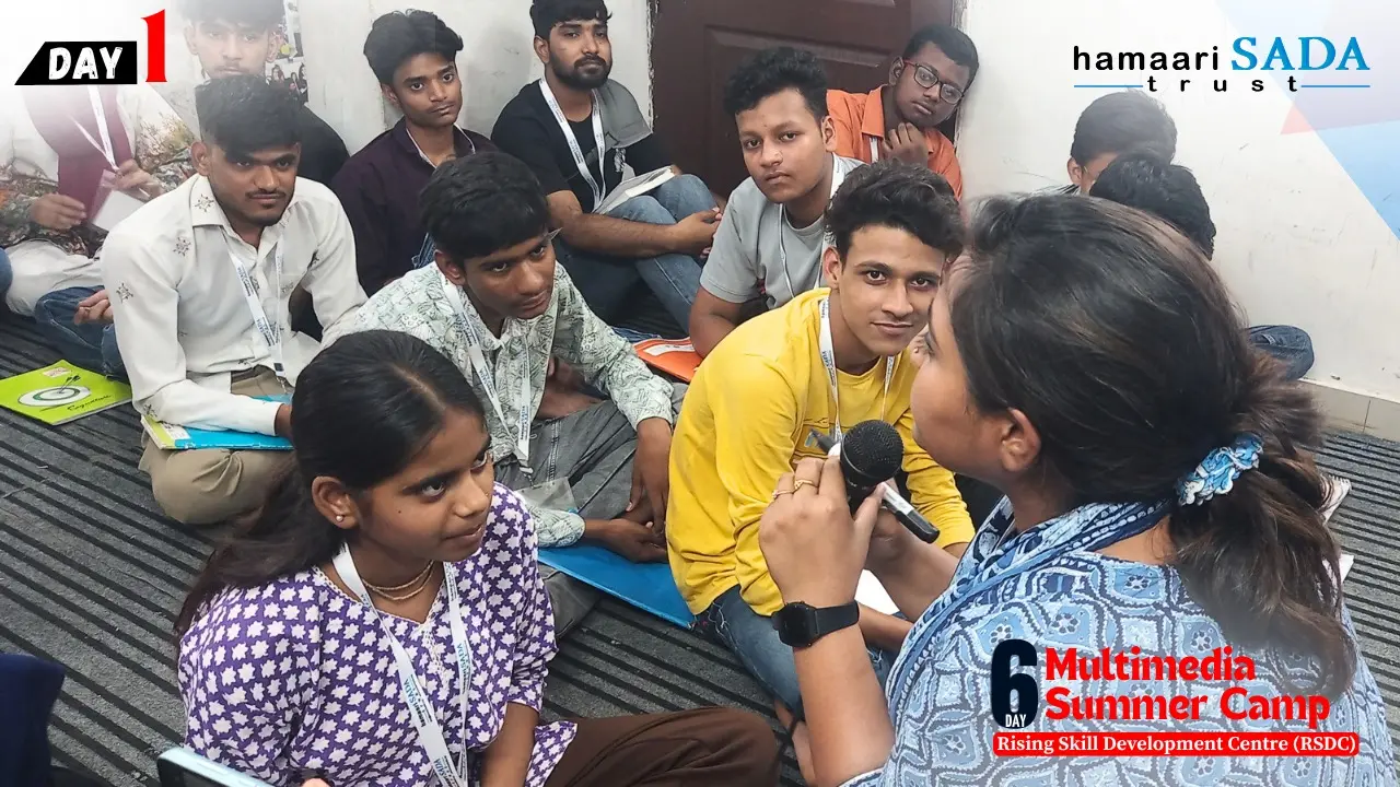 On the first day of the six-day multimedia summer camp of 'Hamaari Sada Trust', journalist and documentary maker Asmita Nandi shared her experience with the students. During this, the trust's founder Mohd. Irshad Alam honored him.