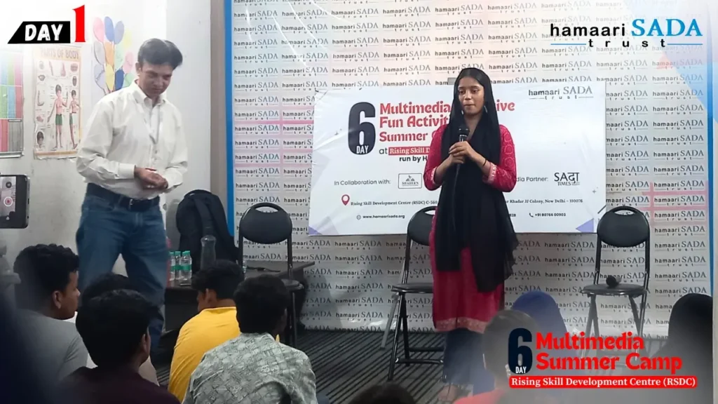On the first day of the six-day multimedia summer camp of 'Hamaari Sada Trust', famous journalist Athar Saeed shared his experiences with the students. During this, the trust's founder Mohd. Irshad Alam honored him.