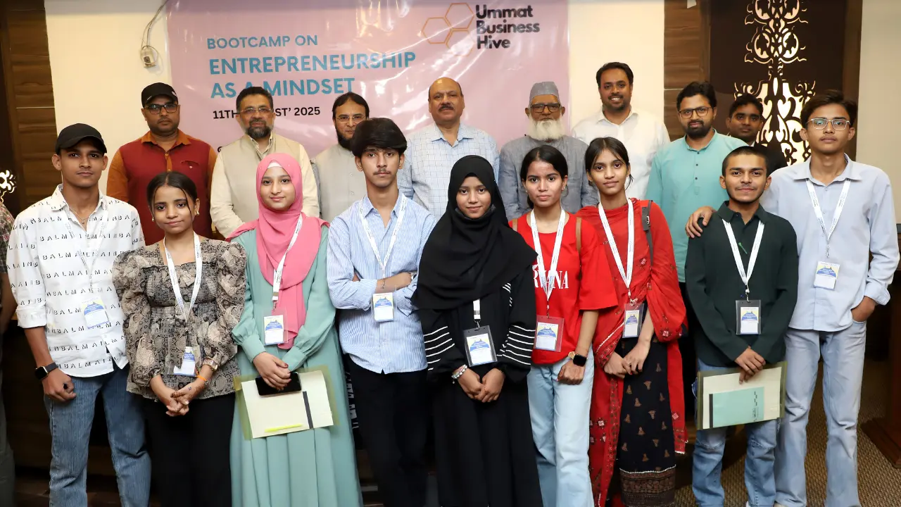 You are currently viewing Building Future Entrepreneurs: Hamaari Sada Trust Students Attend Prestigious Business Bootcamp